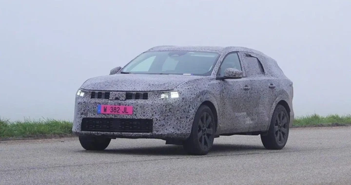 Dacia, la nuova station wagon sorpresa su strada: grande attesa