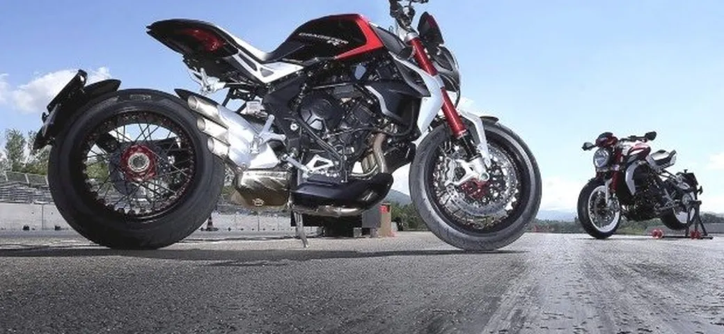 MV Agusta Dragster 800 RR 2015: foto, video, dettagli e scheda tecnica
