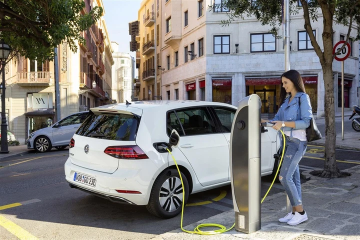 Volkswagen e-Roadshow 2018: l’evento itinerante elettrico a Bari e alla Verona Marathon