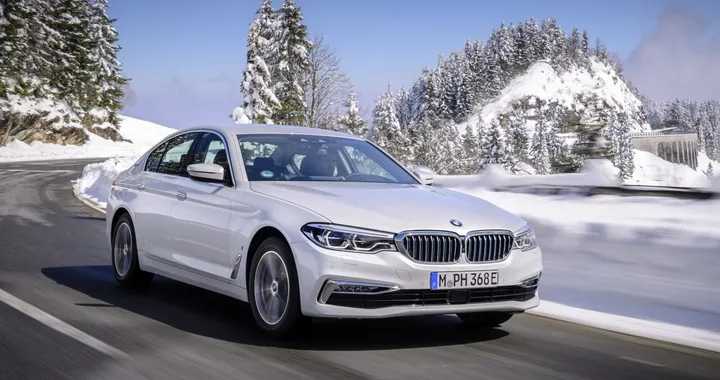 BMW 530e iPerformance: prezzo e foto dell'ibrida plug-in
