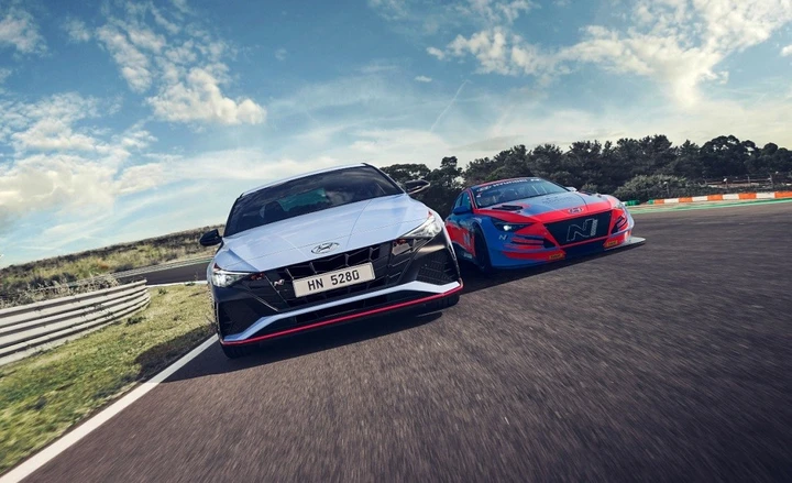 Hyundai Elantra N: caratteristiche, dotazioni, motore