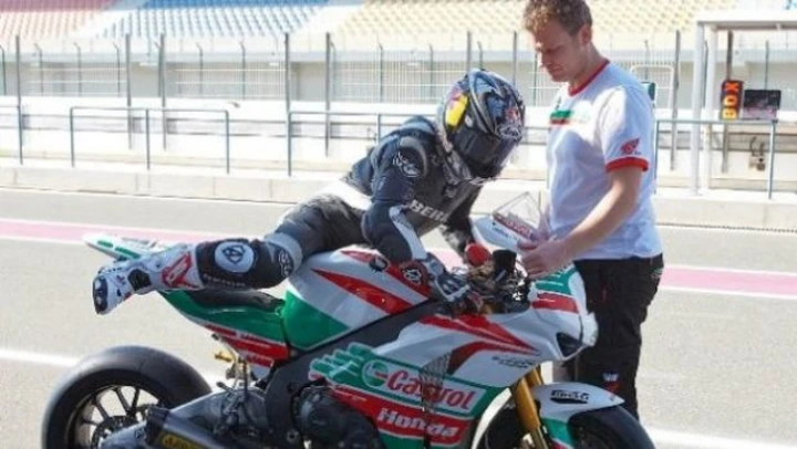 Superbike: Team Castrol Honda conclude i test a Losail con Rea e Aoyama