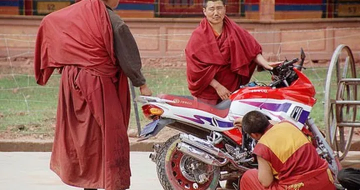 Foto del giono: Monaci motociclisti