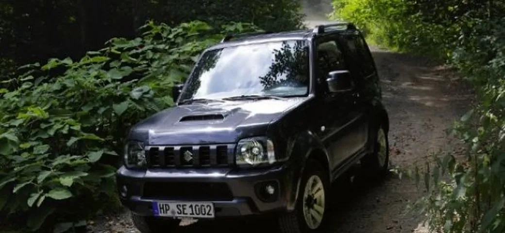 Suzuki Jimny 2013: il restyling della piccola offroad