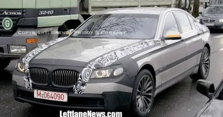 Quattro ruote sterzanti sulla prossima Bmw Serie 7