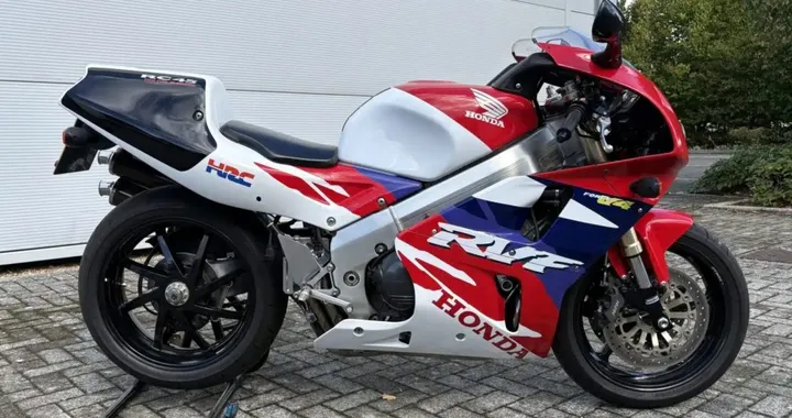 Honda RC45 all'asta: la Superbike del 1997 vale 31.000 euro