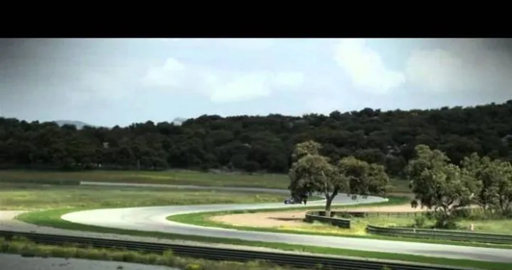 Video: in pista con la Mercedes SLS AMG Roadster