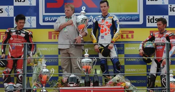 Max Neukirchner rinnova con il Team Suzuki Alstare fino al 2010