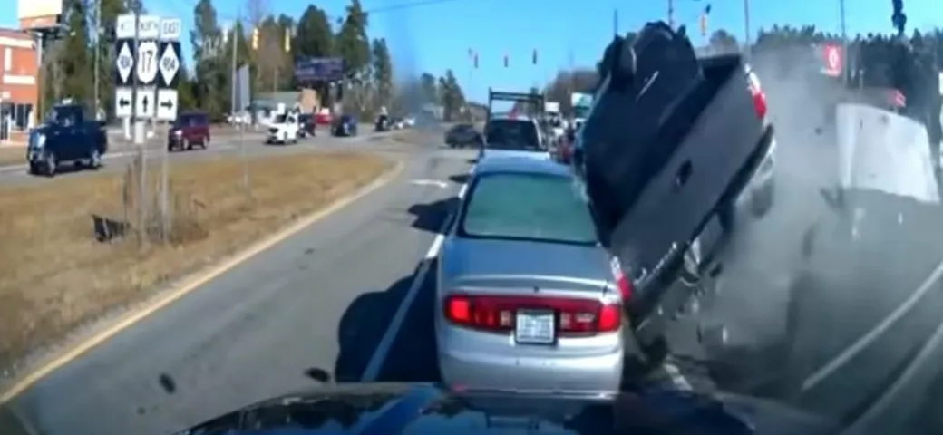Terribile incidente con otto veicoli coivolti: alla guida un ubriaco [Video]