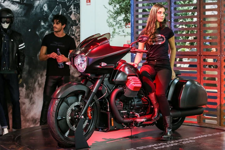 Moto Guzzi MGX-21 Flying Fortress 2016 [Foto e video]