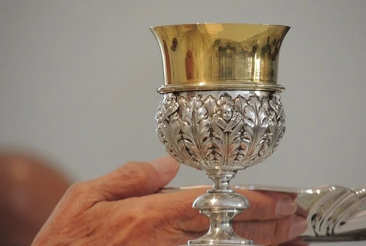Muore per andare in chiesa, 94enne travolta dal prete