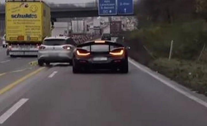 Incidente sfiorato tra una Rimac Nevera e una Renault