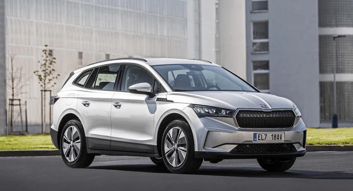 Skoda Enyaq iV 50: il SUV elettrico ora propone una versione più accessibile