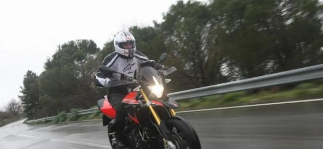 Aprilia Dorsoduro 1200 MY 2012: il Test di Motoblog
