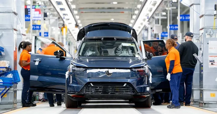 Pesanti critiche per la Volvo EX90, troppi bug nel software ma non è tutto