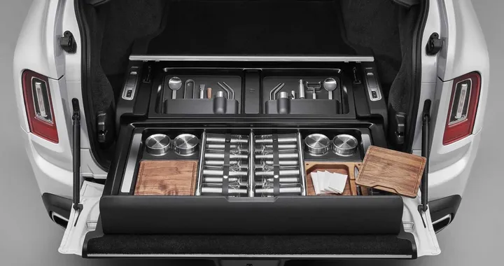 Rolls-Royce Cullinan Recreation Module: personalizzazioni per ogni esigenza