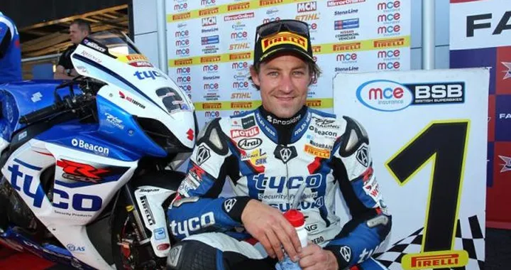 Josh Brookes al TT 2013 con il team Tyco Suzuki