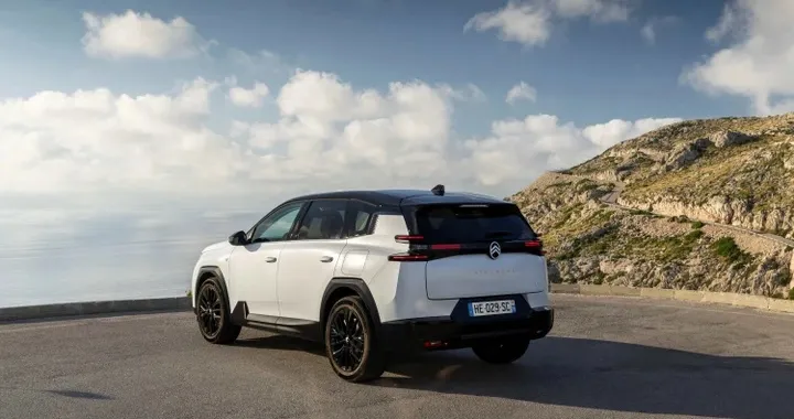 Nuova Citroen C5 Aircross, tempo di debutto: porte aperte nel weekend