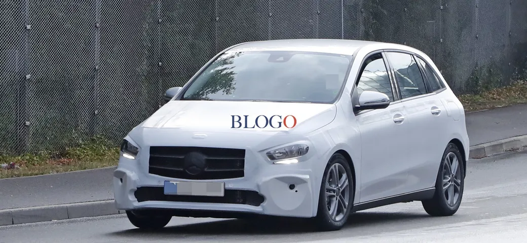 Nuova Mercedes Classe B: nuove foto spia su strada
