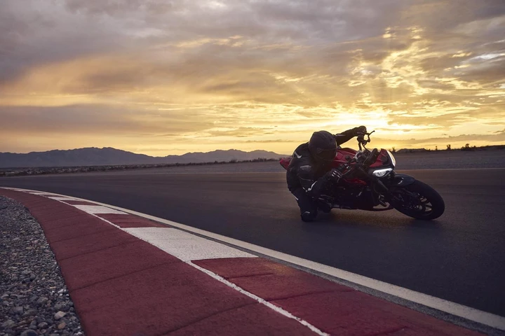 Triumph Motorcycles vendite Italia 2023