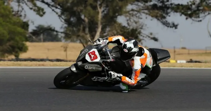 Superbike: un highside mette fuori gioco Scassa. Frattura del bacino