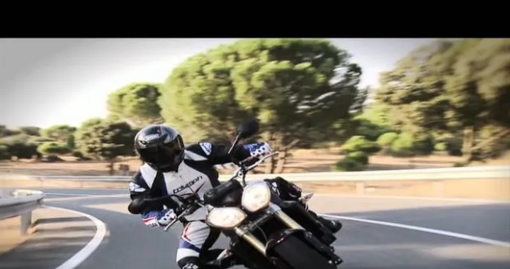 Triumph Street Triple e Street Triple R 2012 /Video