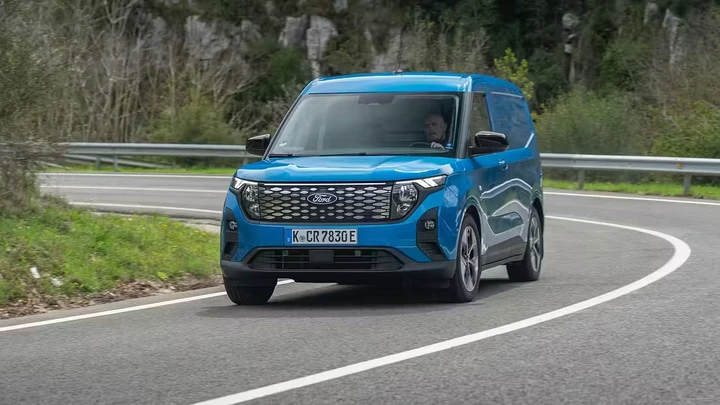 Ford richiama Transit Courier e Tourneo Courier: rischio perdite di carburante e liquido freni