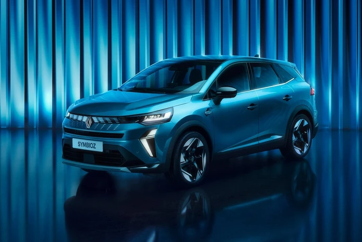 Renault Symbioz: svelato il C-Suv full-hybrid con la famiglia nel DNA