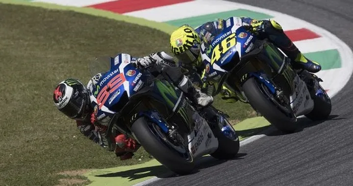 MotoGP Sachsenring, quel gioco di squadra che manca in Yamaha. Rossi e Lorenzo l'un contro l'altro armati