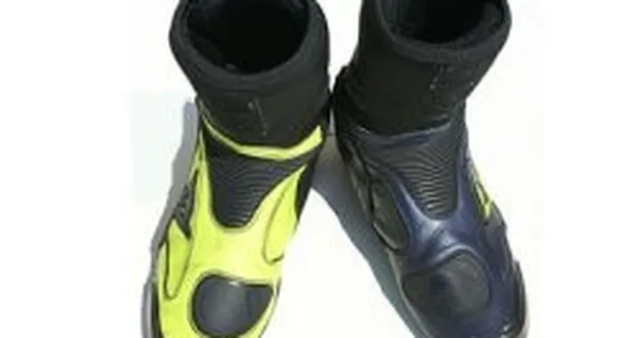 Gli stivali dei "Big" all'asta per il piccolo Kato