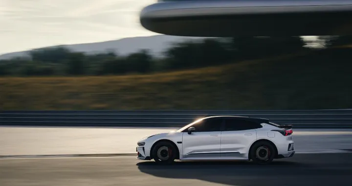 Zeekr 001 FR, oltre 2.000 CV per imporsi fra le hypercar