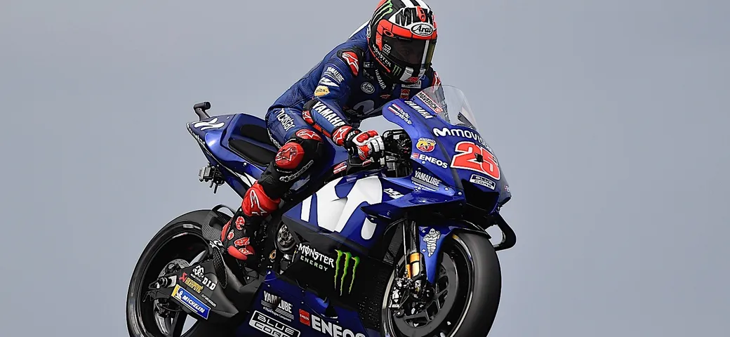 MotoGP, Yamaha torna in vetta con Vinales. Iannone e Dovizioso sul podio. Marquez out, speronato da Zarco.
