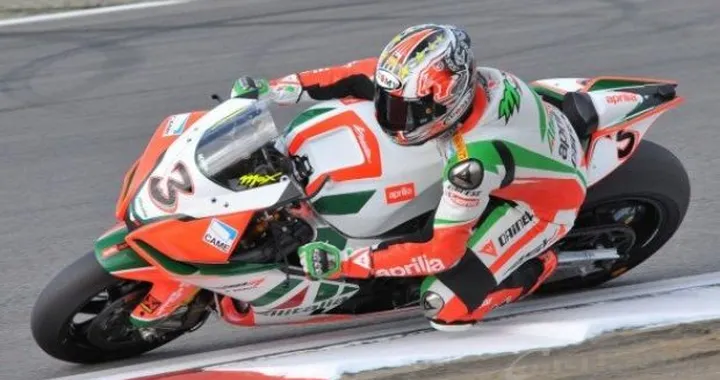 WSBK: Biaggi chiude in bellezza il suo Mondiale con la vittoria in Gara2. Crutchlow e Fabrizio sul podio