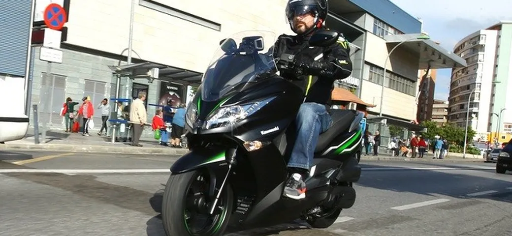 Kawasaki J125 2016: la prova su strada