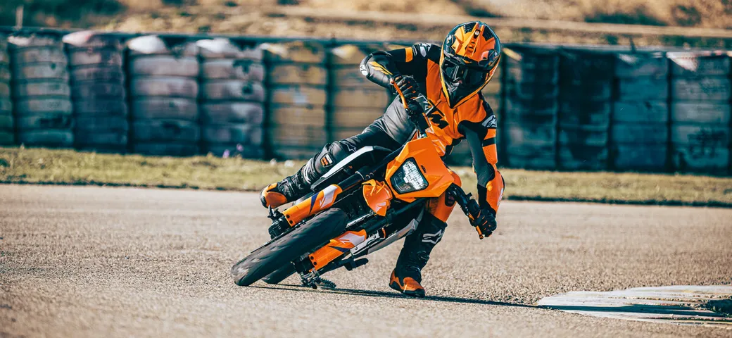 Nuove KTM 125 e 390 SMC R: debutto sul mercato con stile