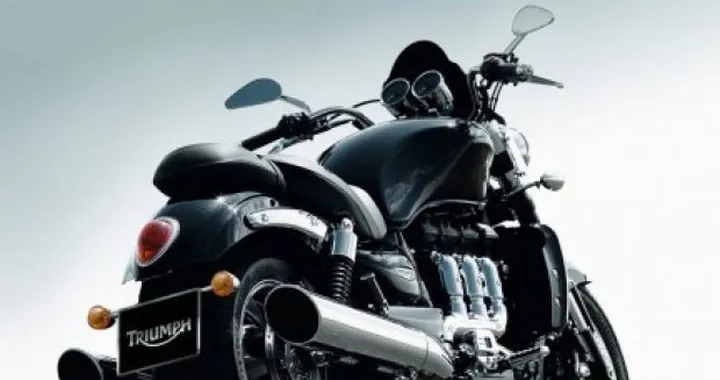Triumph Rocket III Roadster 2010: più potenza e coppia