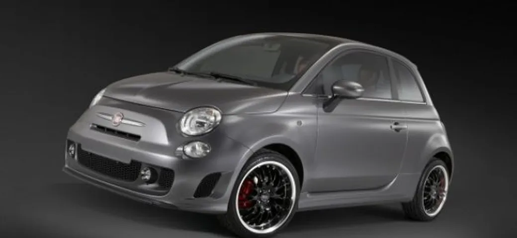 Fiat: pannelli solari lungo il tetto della 500 BEV