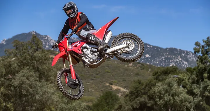 Honda CRF450R 2022, alla ricerca della perfezione: foto e caratteristiche