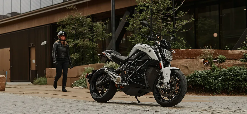 Zero Motorcycles presenta le moto elettriche SR MY24 e DSR MY24