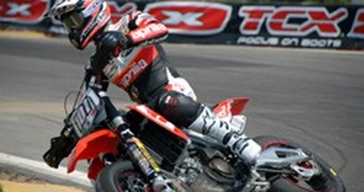 Supermoto: Van Den Bosch vince e torna in testa al mondiale