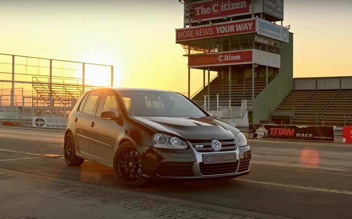 Una Volkswagen Golf R32 da 1000 cavalli [Video]