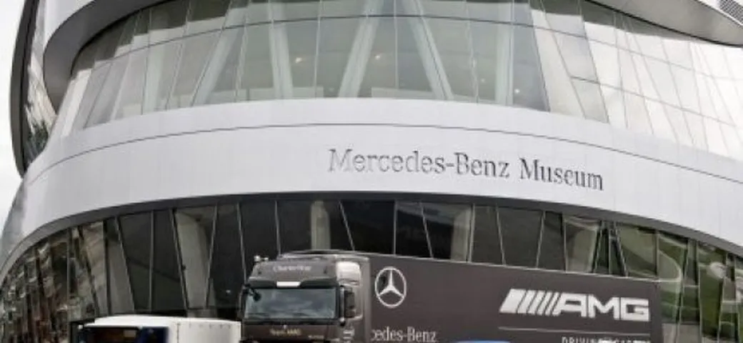 Mercedes: la storia delle Frecce d'Argento in tre autoarticolati