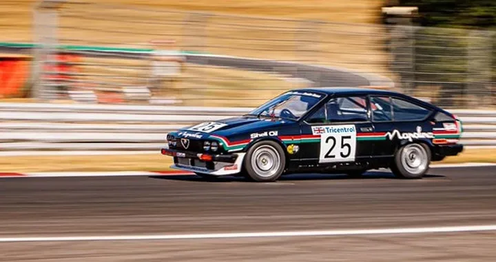 Alfa Romeo GTV6 Napolina, dopo 40 anni torna a correre con il V6 Busso