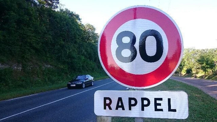 Francia, cambiano alcuni limiti di velocità stradali: nuove regole