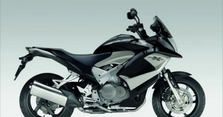 Honda 2011: inusuale, trasversale, Crossrunner