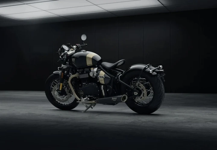 Triumph Bonneville Bobber TFC profilo