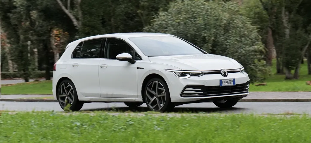 Volkswagen Golf 1.5 eTSI: la prova su strada