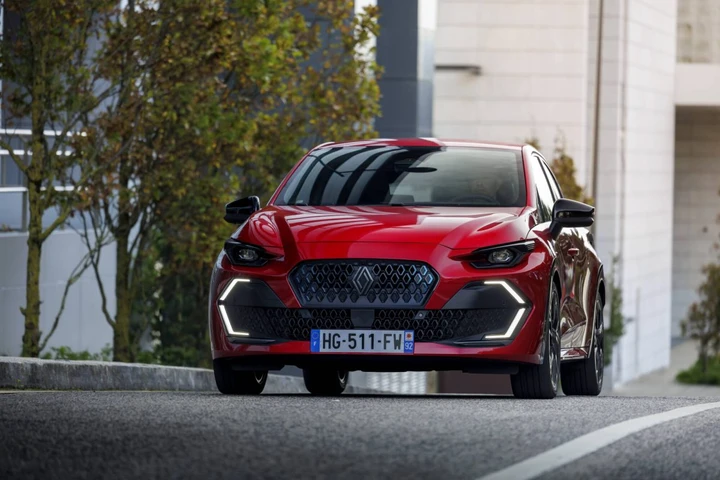 Nuova Renault Clio: la sesta generazione su strada