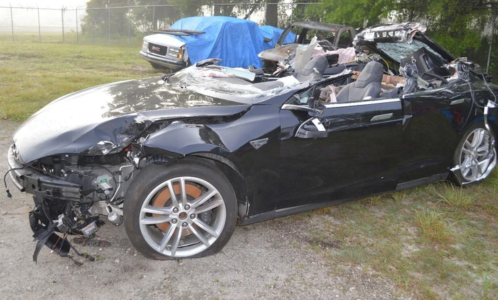 Tesla Autopilot parzialmente responsabile dell'incidente mortale in USA
