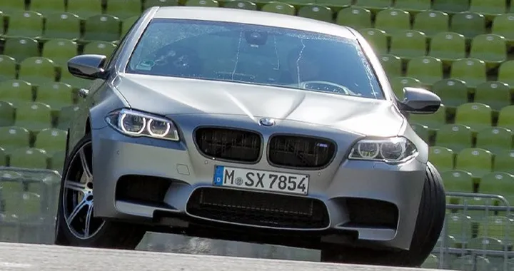 I drift della BMW M5 30 Jahre M5 in video